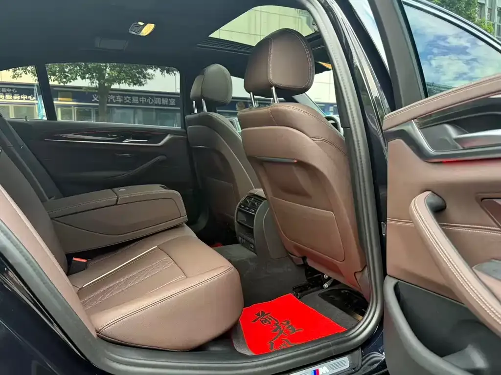 BMW 5 Series 2022 из CN, фото 2