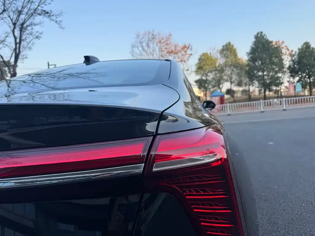 Hongqi H5 2025 из CN, фото 2