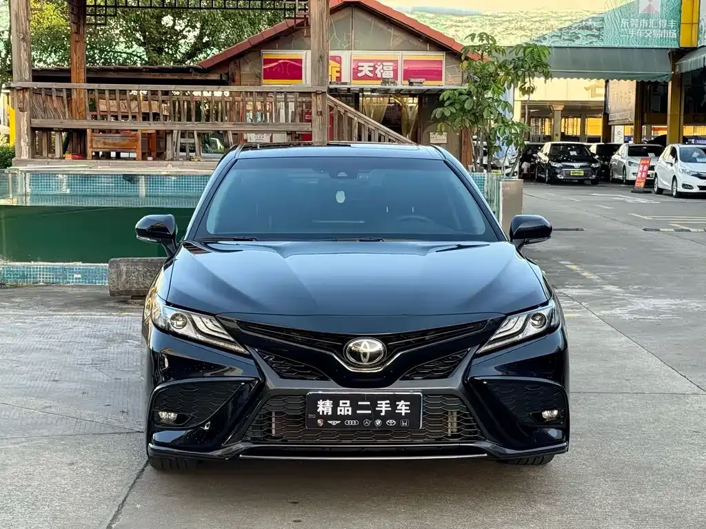 Toyota Camry — фото 9