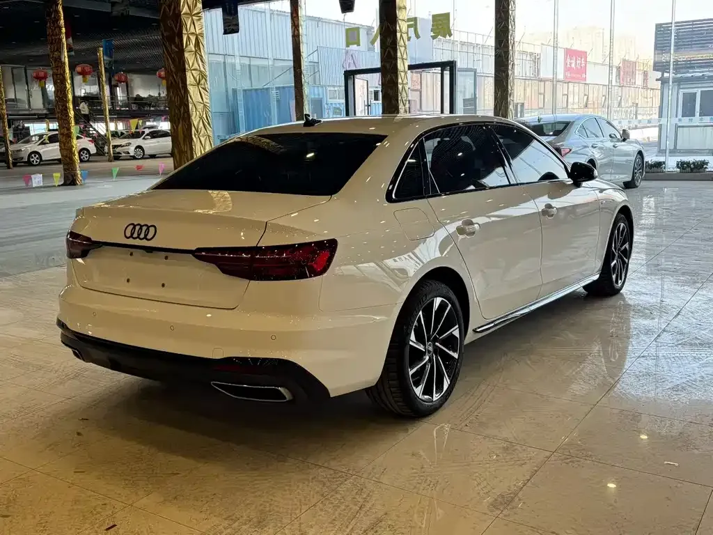 Audi A4L 2023 из CN, фото 4