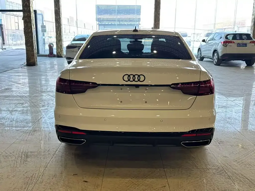 Audi A4L 2023 из CN, фото 9