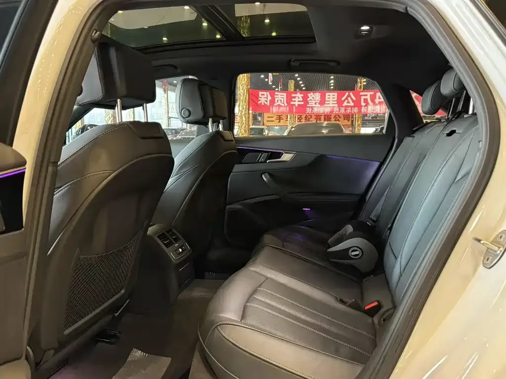 Audi A4L 2023 из CN, фото 2