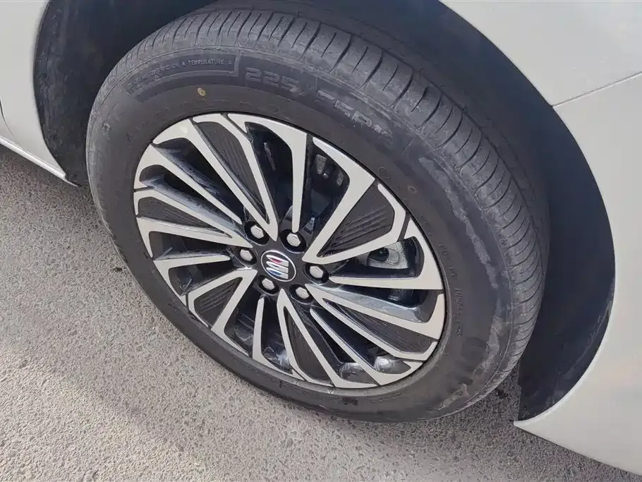 Buick GL8 Hybrid — фото 6