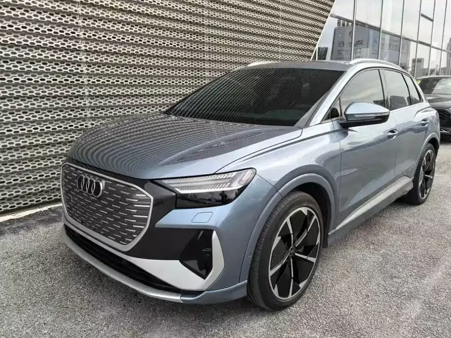 Audi Q4 e-tron — фото 1