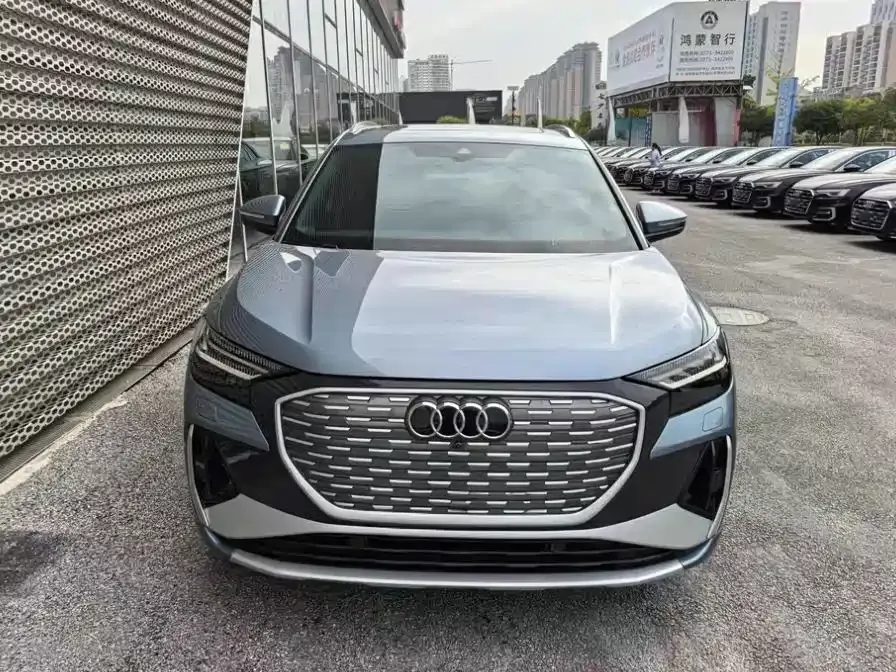 Audi Q4 e-tron — фото 2