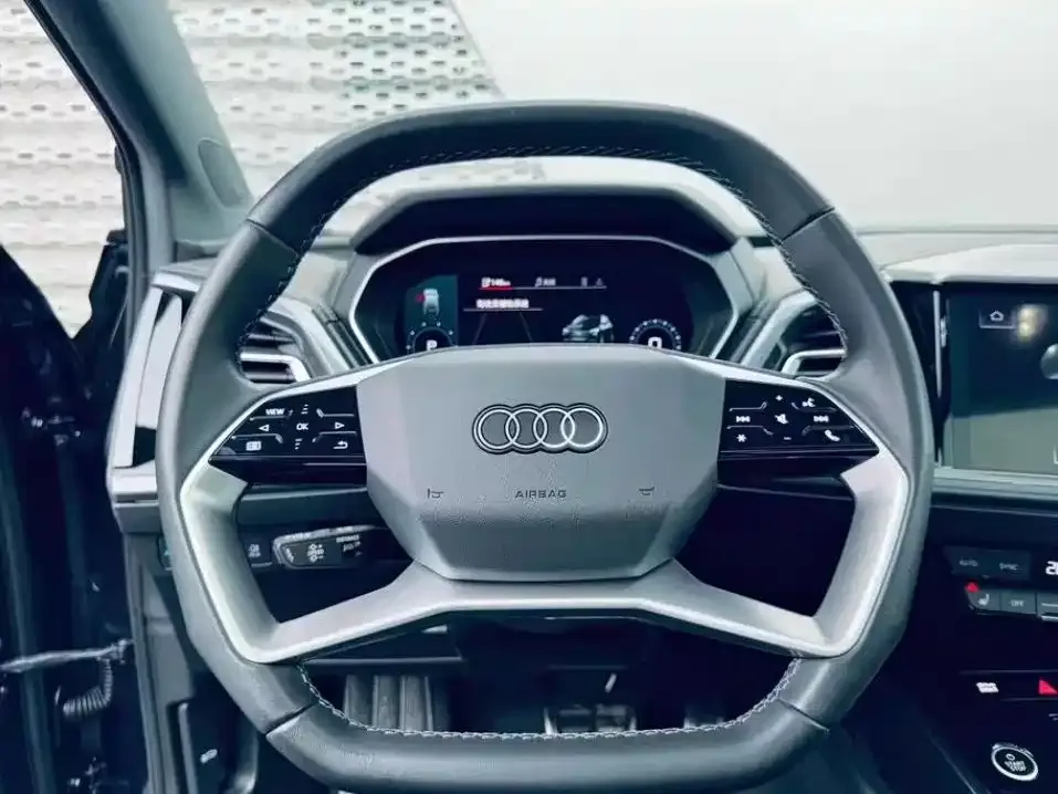 Audi Q4 e-tron — фото 7