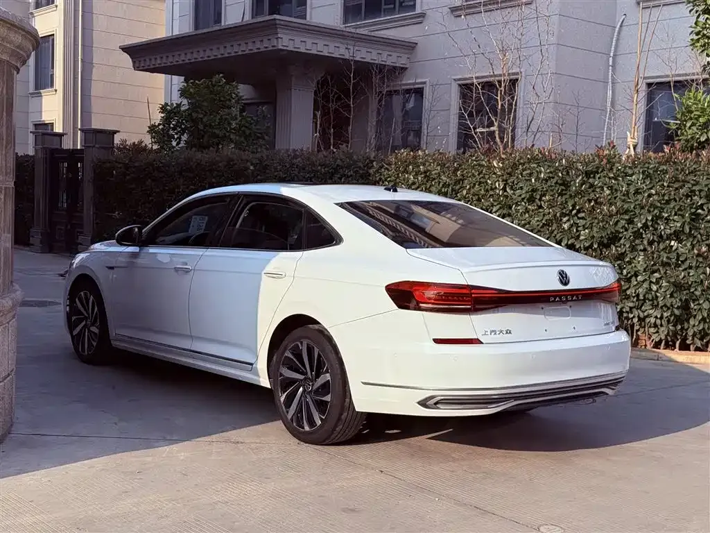 Volkswagen Passat 2023 из CN, фото 9