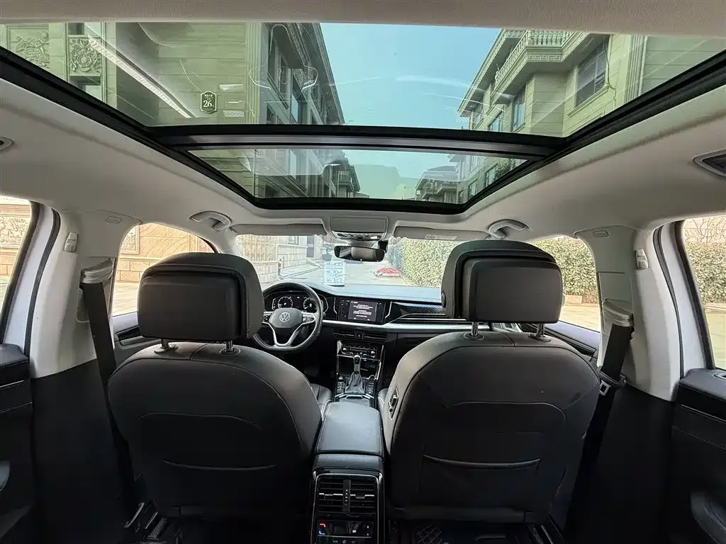 Volkswagen Passat 2023 из CN, фото 3
