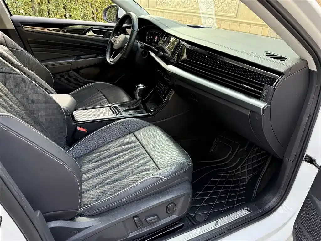 Volkswagen Passat 2023 из CN, фото 8