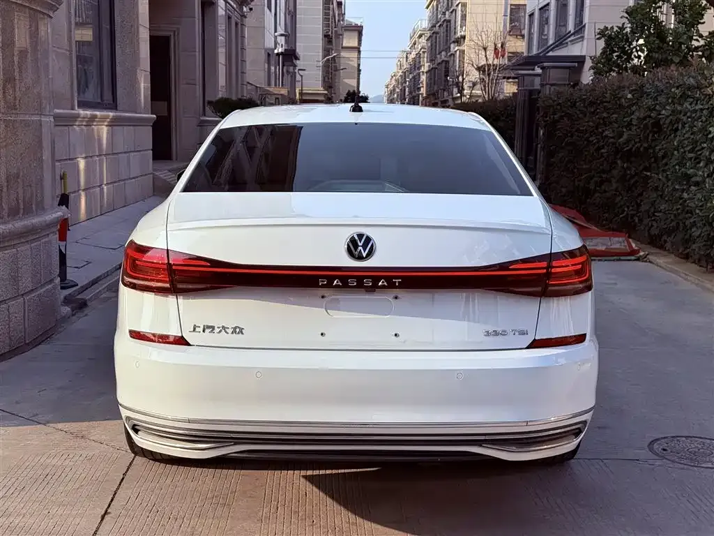Volkswagen Passat 2023 из CN, фото 2