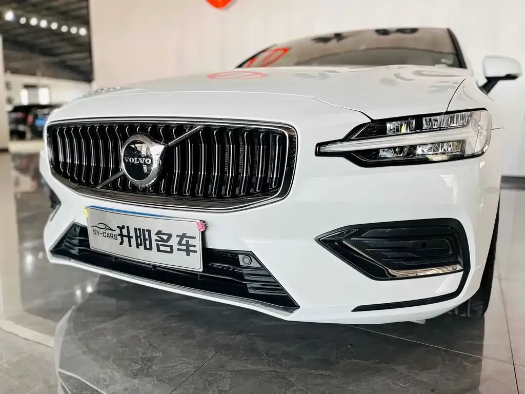Volvo S60 2023 из CN, фото 5