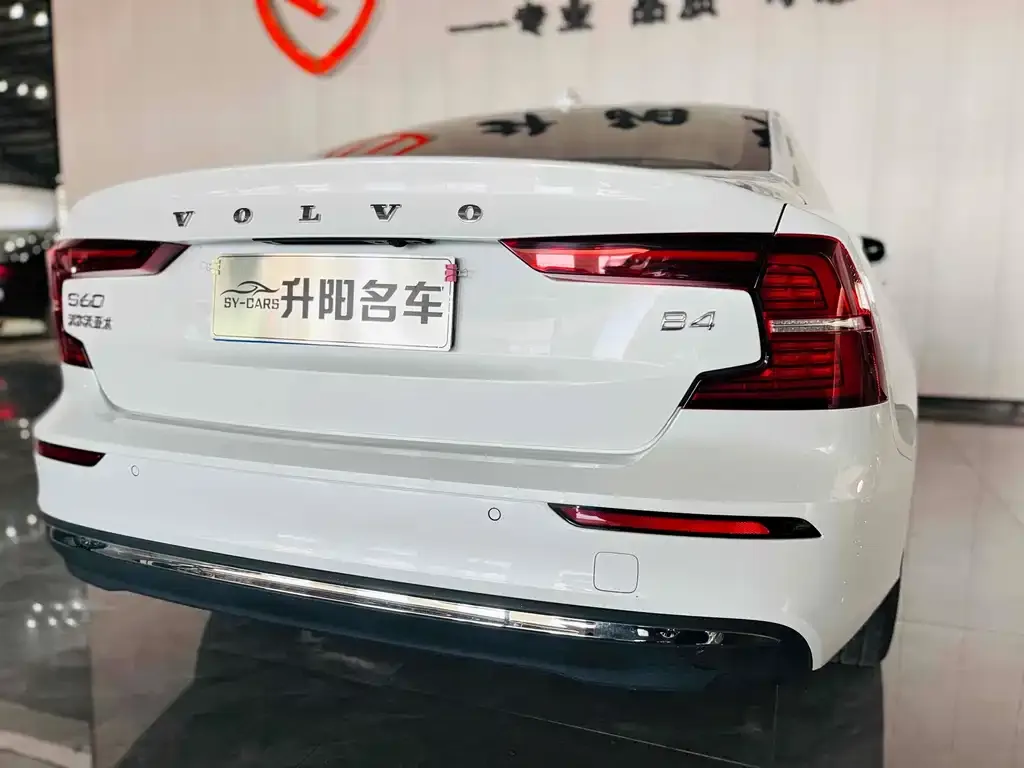 Volvo S60 2023 из CN, фото 6