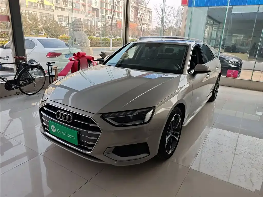 Audi A4L 2021 из CN, фото 2