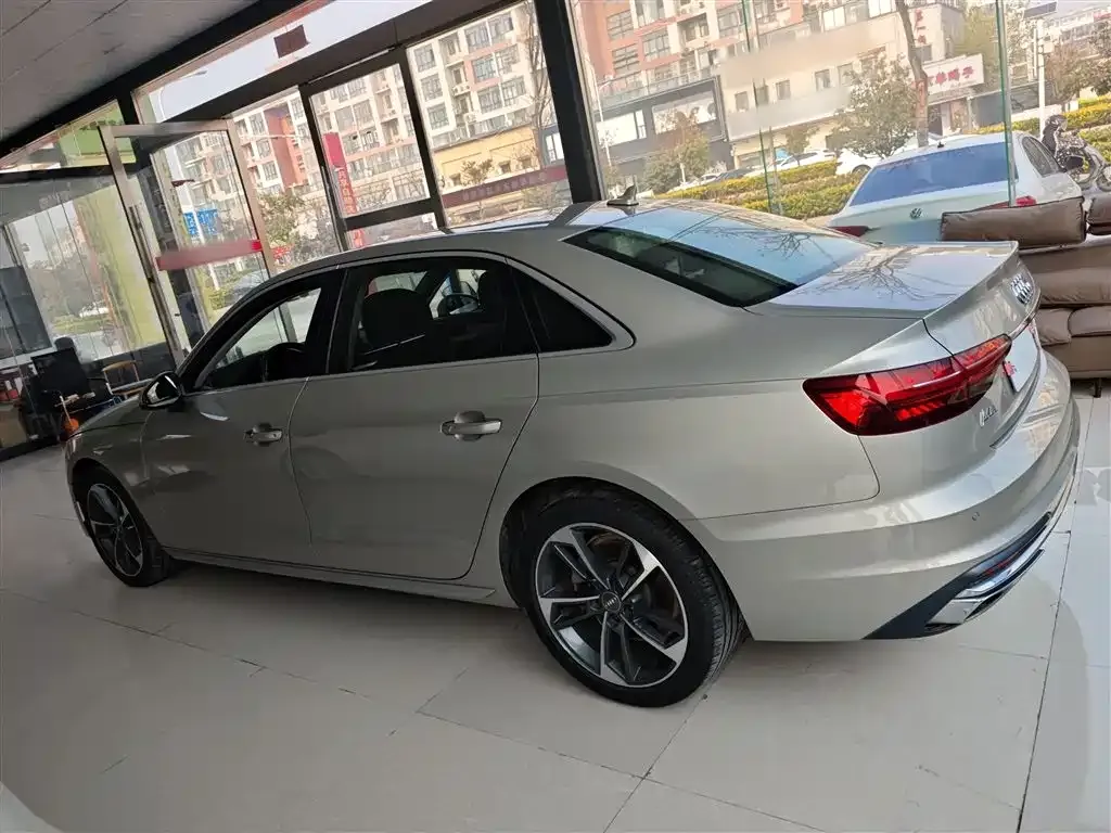 Audi A4L 2021 из CN, фото 5