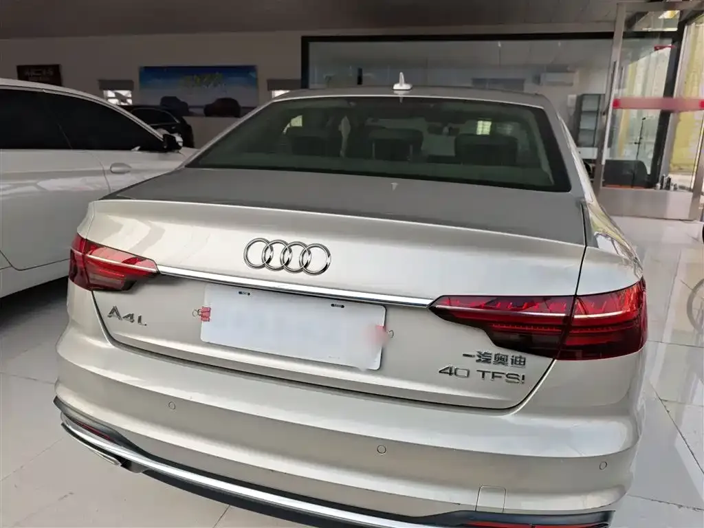 Audi A4L 2021 из CN, фото 6