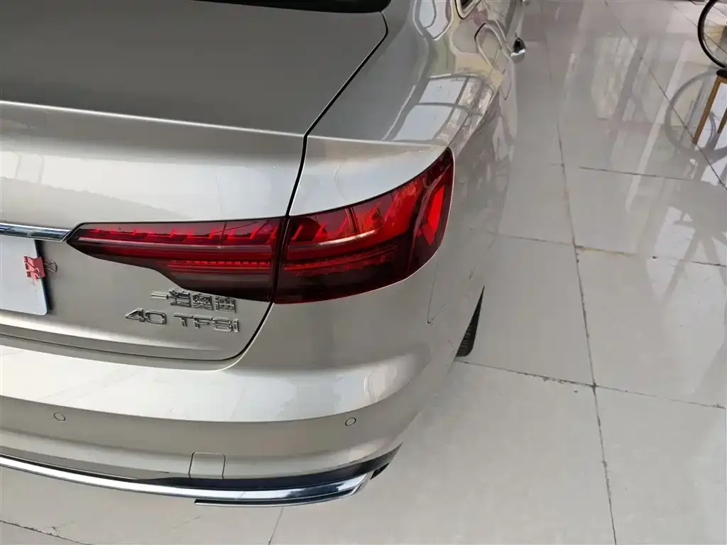 Audi A4L 2021 из CN, фото 8