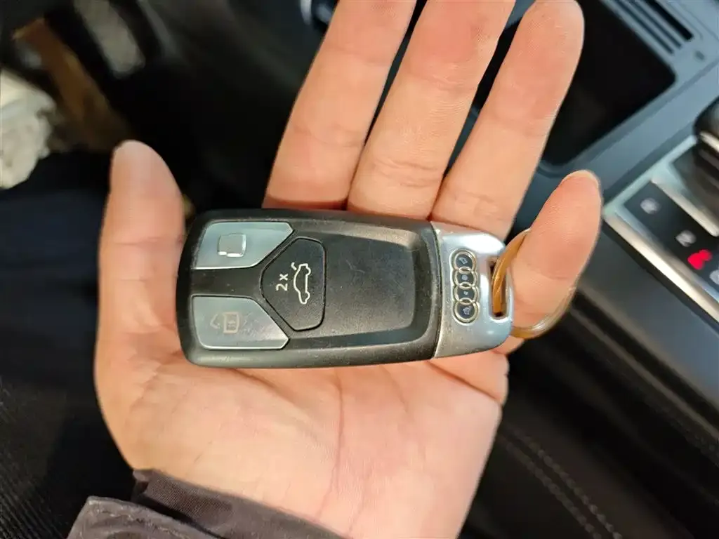 Audi A4L 2021 из CN, фото 9
