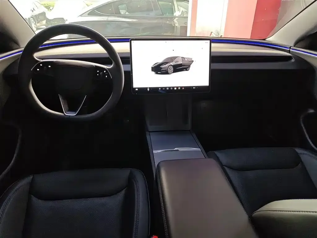 Tesla Model 3 — фото 2