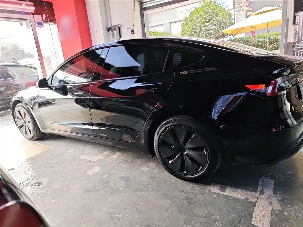 Tesla Model 3 — фото 8