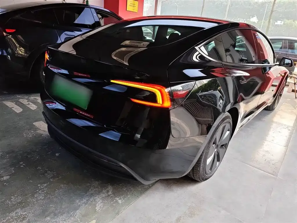 Tesla Model 3 — фото 6