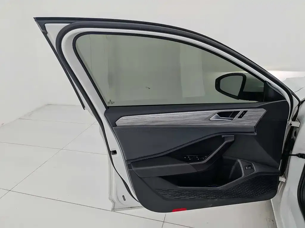 Volkswagen Sagitar 2023 из CN, фото 4