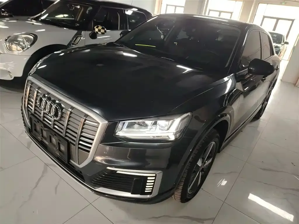 Audi Q2L e-tron — фото 9