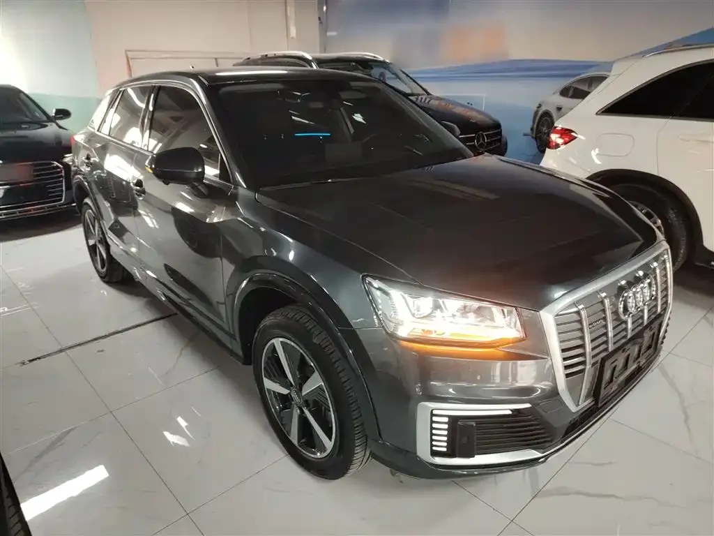 Audi Q2L e-tron — фото 3