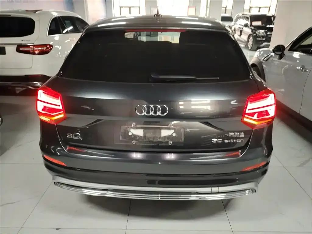 Audi Q2L e-tron — фото 6