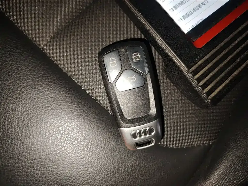 Audi Q2L e-tron — фото 10