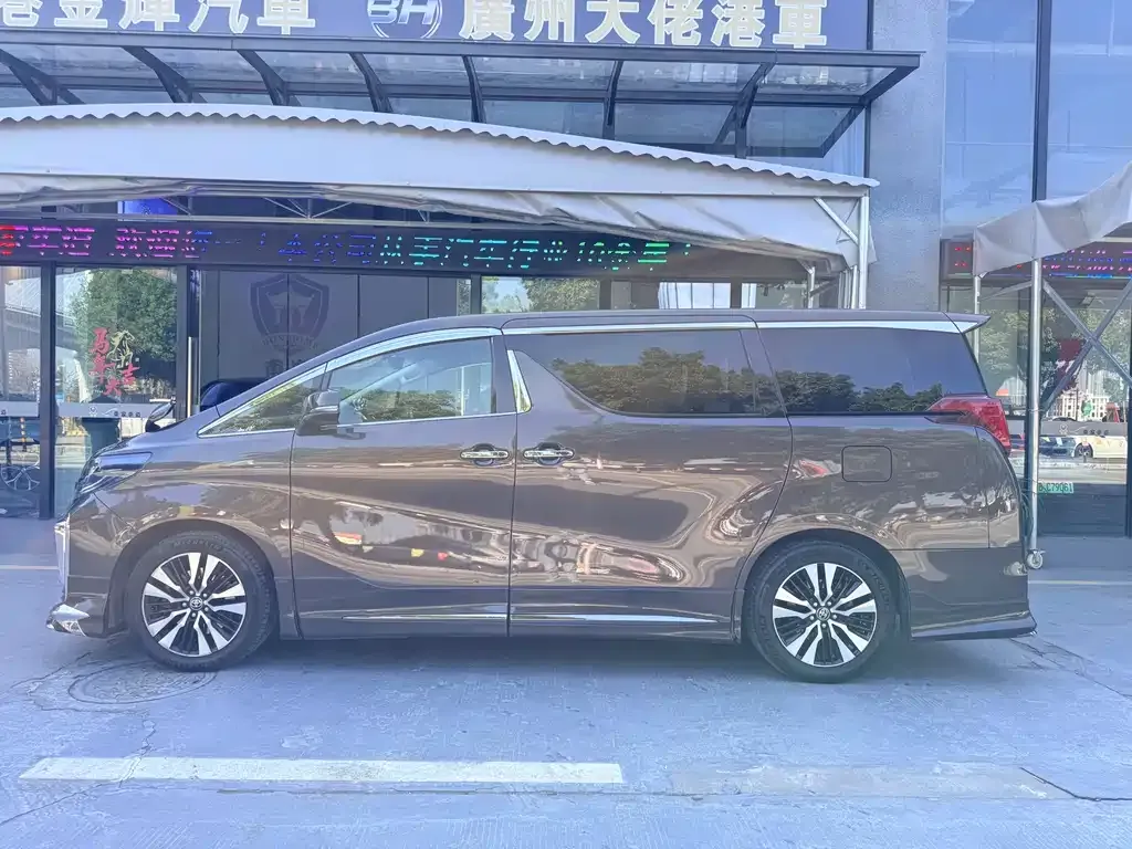 Toyota Alphard 2023 из CN, фото 7