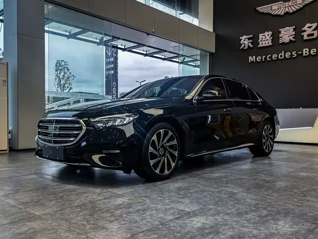 Mercedes-Benz E-Class — фото 1