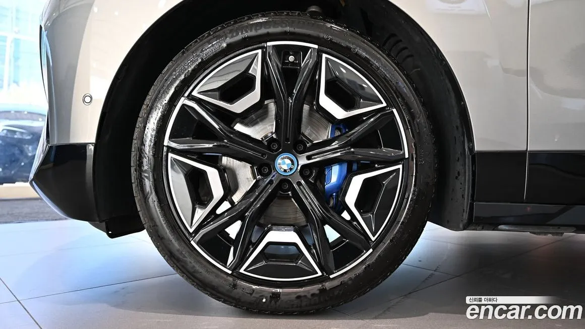 BMW iX — фото 5