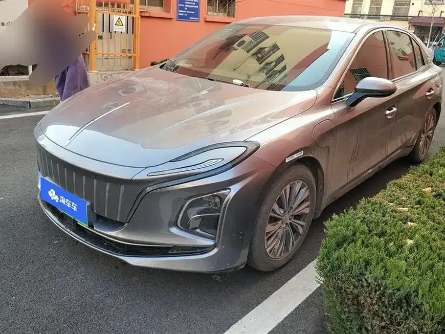 Hongqi E-QM5 — фото 1