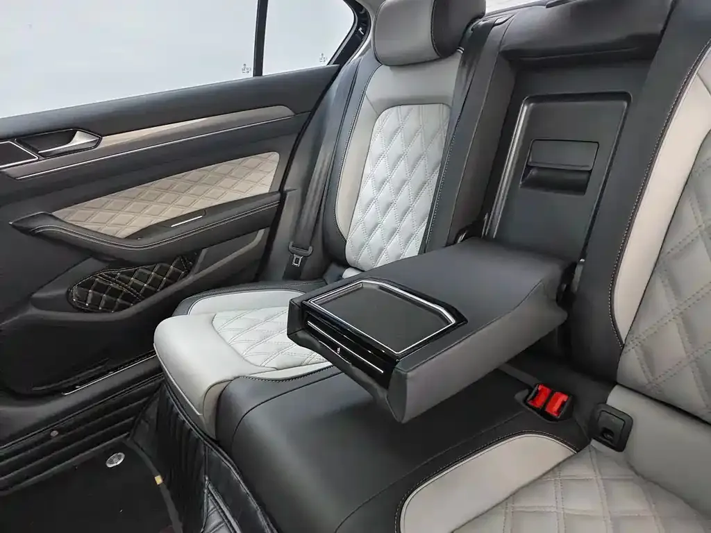 Volkswagen Magotan 2023 из CN, фото 8