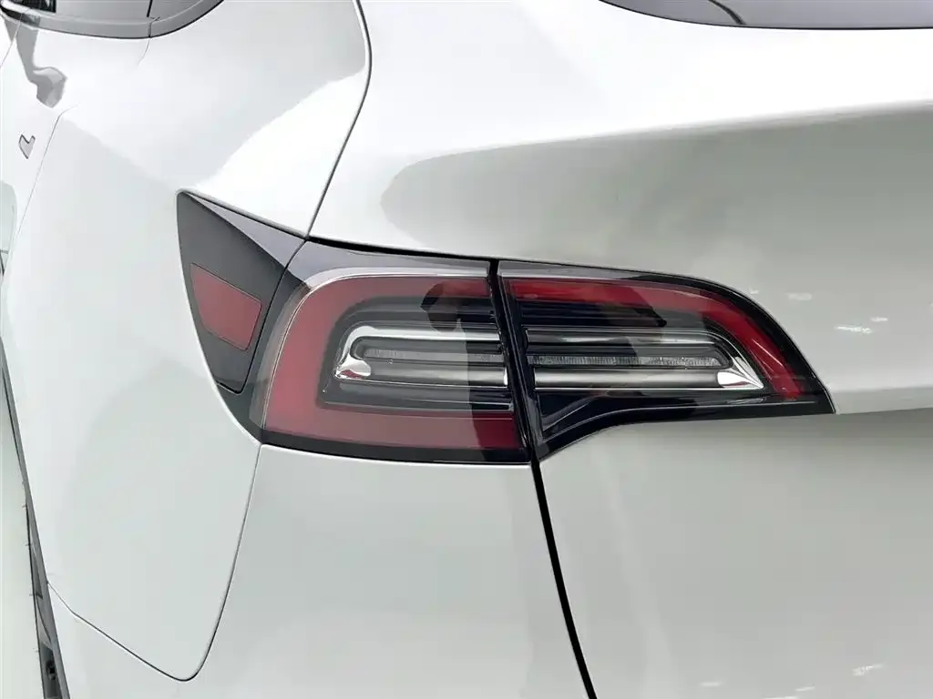 Tesla Model Y 2023 из CN, фото 8