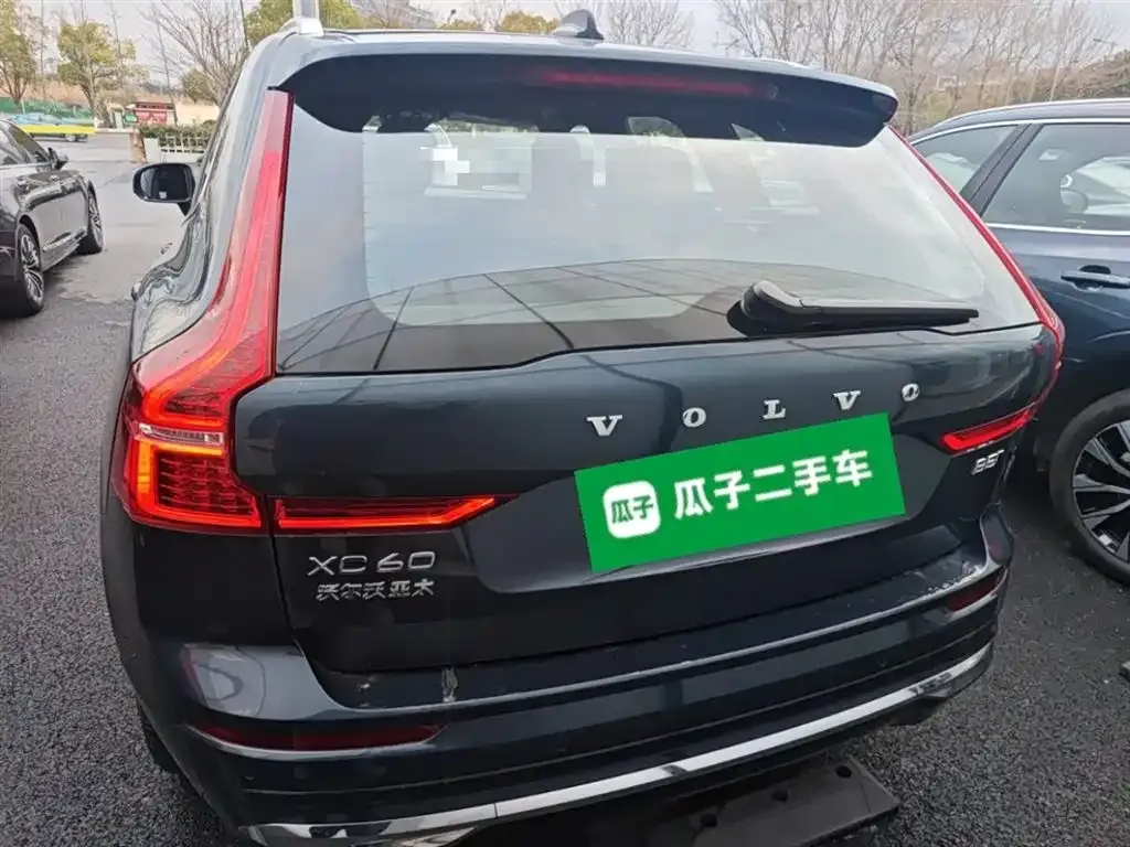 Volvo XC60 — фото 10
