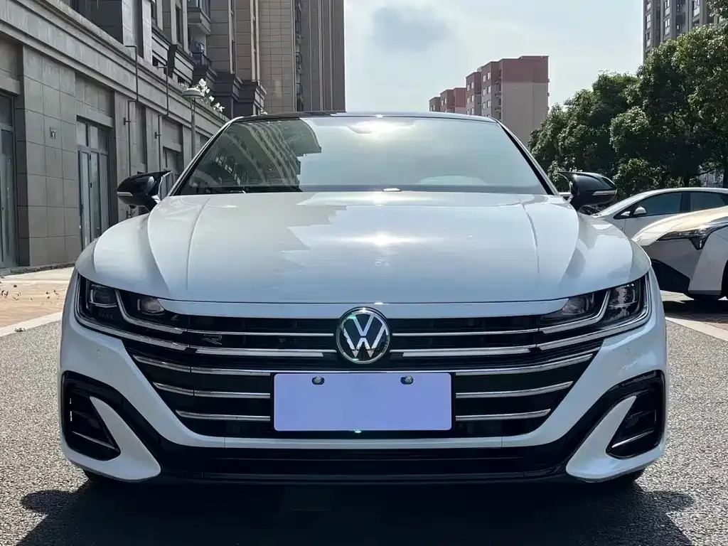 Volkswagen CC 2023 из CN, фото 2