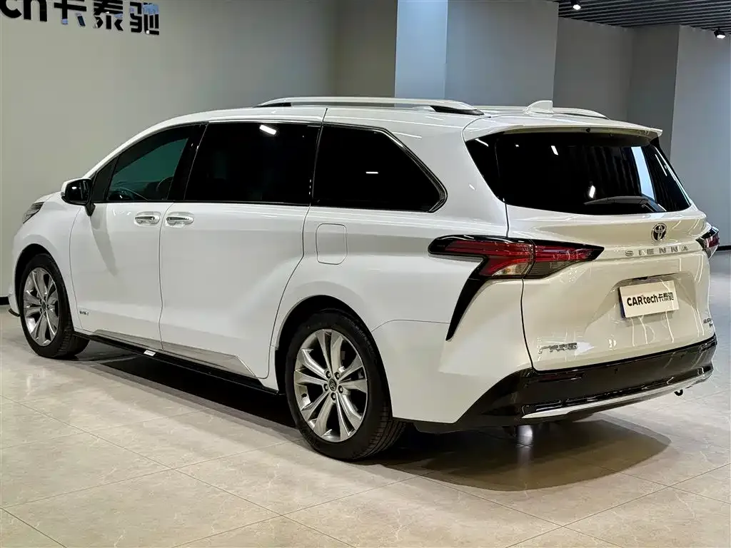 Toyota Sienna 2024 из CN, фото 2