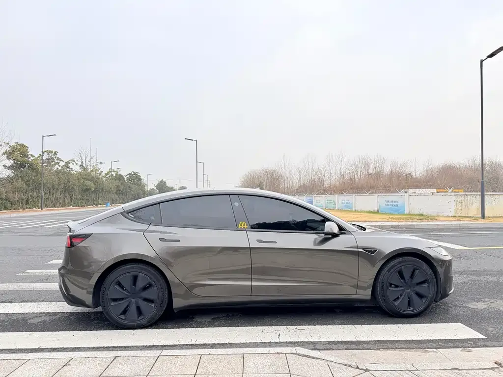 Tesla Model 3 — фото 2
