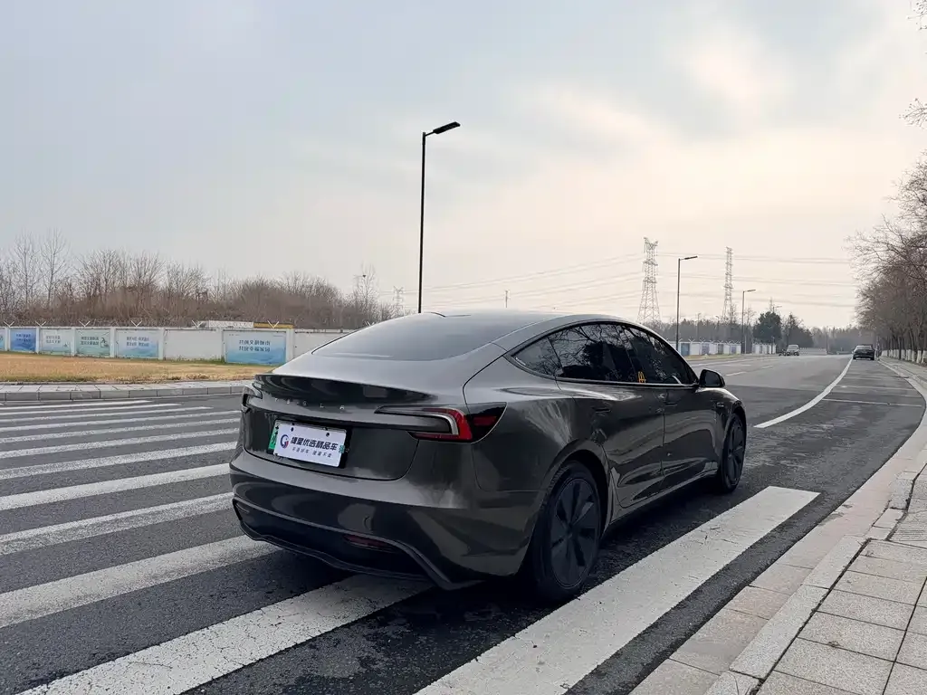 Tesla Model 3 — фото 4