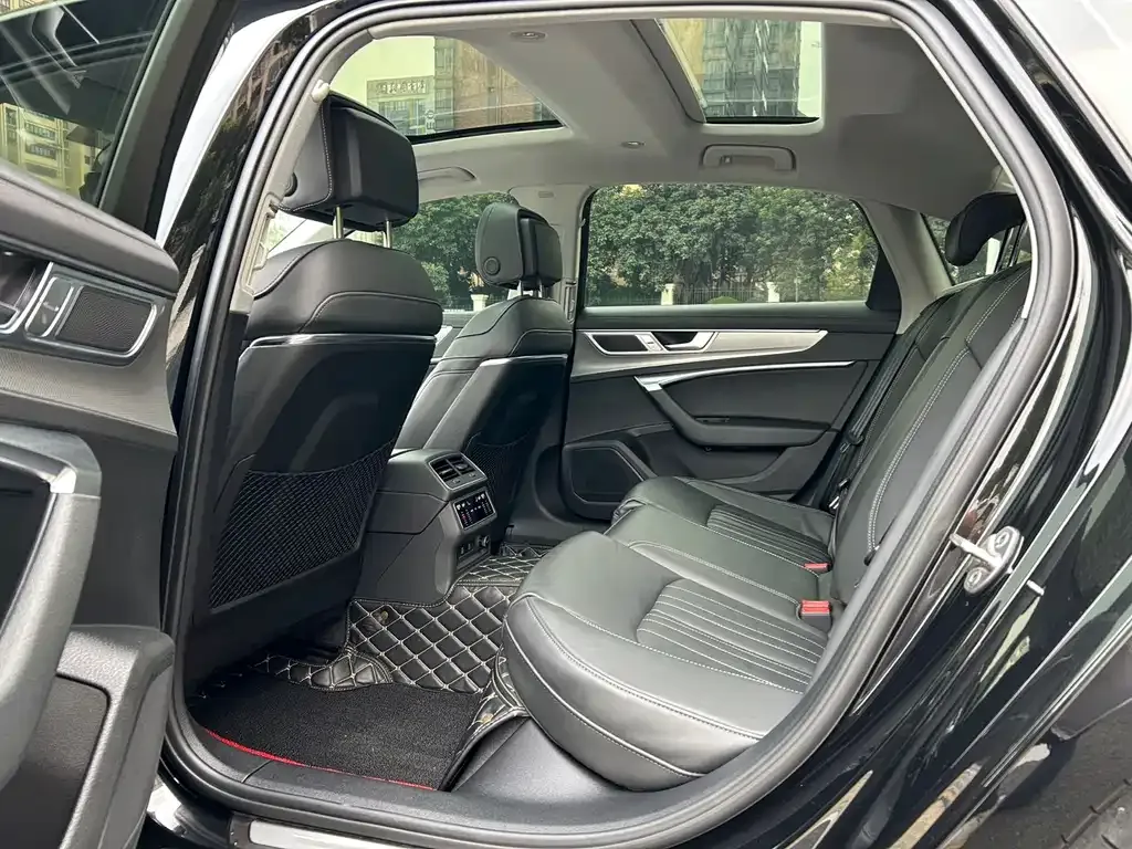 Audi A6L 2023 из CN, фото 3