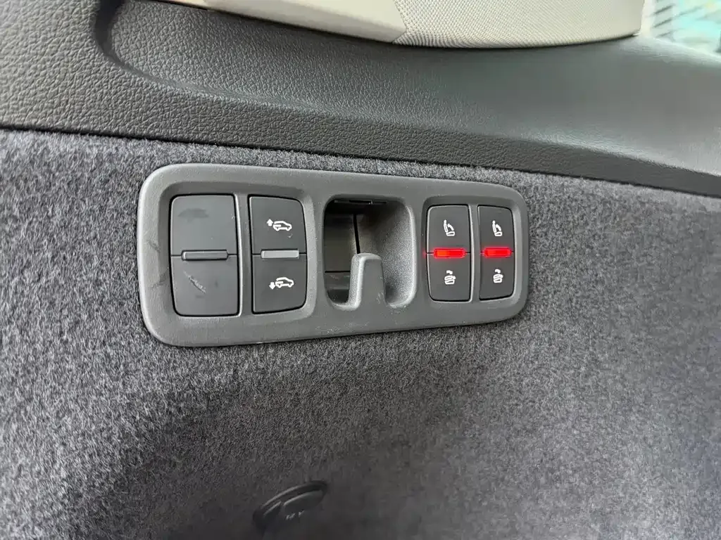 Audi Q7 — фото 10