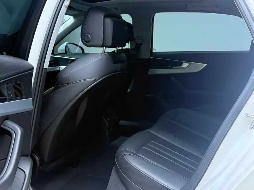 Audi A4L 2021 из CN, фото 5