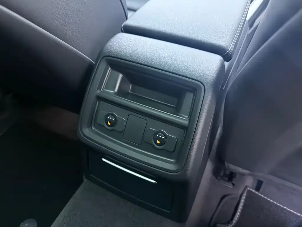 Audi A4L 2021 из CN, фото 3