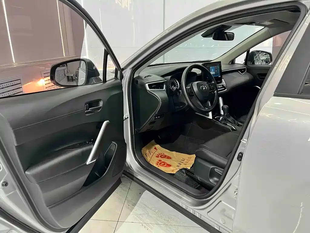 Toyota Corolla Cross — фото 3