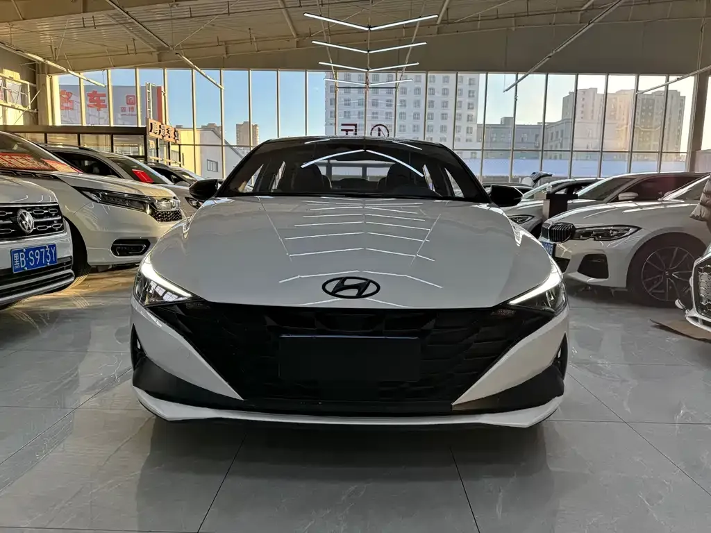 Hyundai Elantra — фото 5