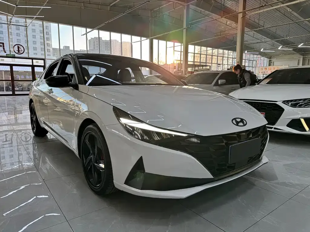 Hyundai Elantra — фото 9