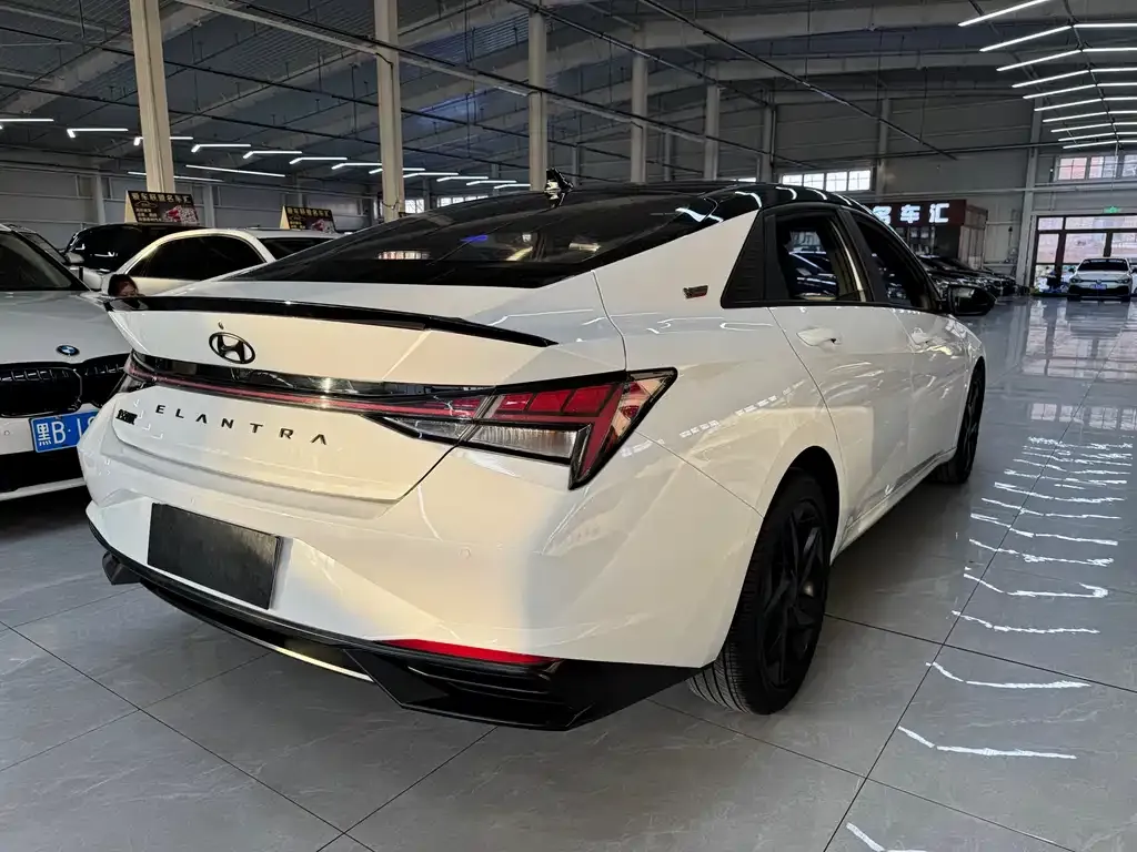 Hyundai Elantra — фото 2