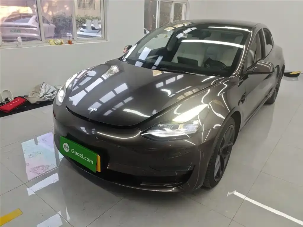 Tesla Model 3 — фото 1