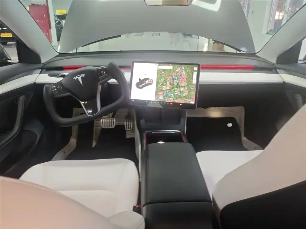 Tesla Model 3 — фото 4
